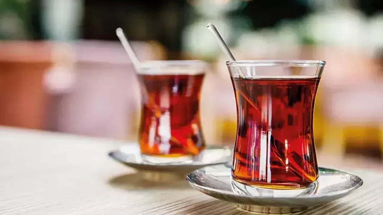 Çayı bardağa koymadan önce bu gerçeği mutlaka okuyun! Sağlığa faydalı ama...