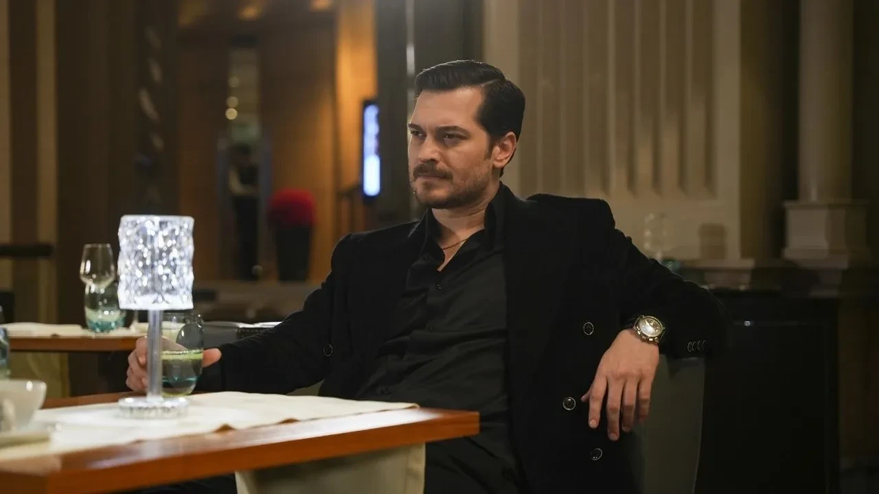 Dizi bitti, dostluk da mı bitti? Çağatay Ulusoy'a takipçi şoku!