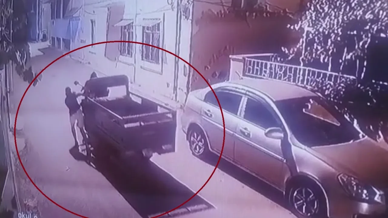 Hatay’da motosiklet hırsızlarının azmi pes dedirtti! Çalıştıramayınca itekleyerek götürdüler