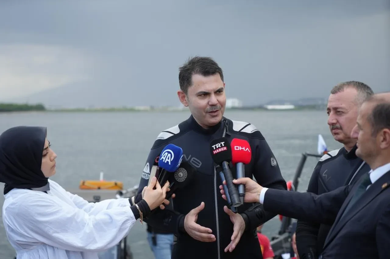 İzmit Körfez'de tarihi dalış: Çevre, Şehircilik ve İklim Değişikliği Bakanı Murat Kurum ekosistemdeki canlanmayı yerinde inceledi