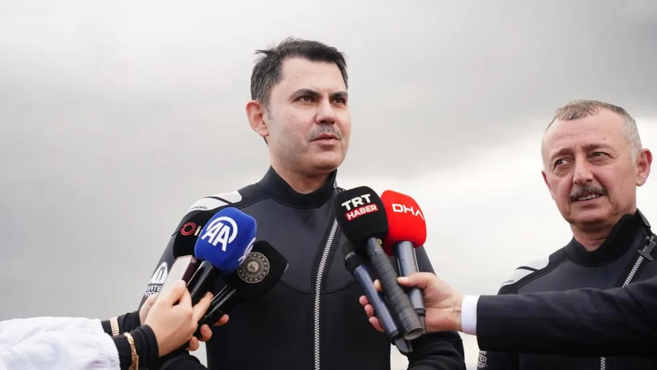İzmit Körfez'de tarihi dalış: Çevre, Şehircilik ve İklim Değişikliği Bakanı Murat Kurum ekosistemdeki canlanmayı yerinde inceledi