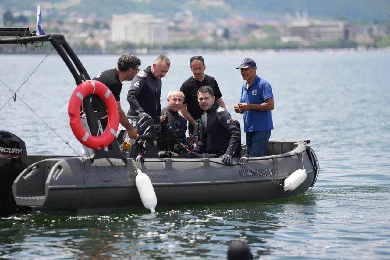 İzmit Körfez'de tarihi dalış: Çevre, Şehircilik ve İklim Değişikliği Bakanı Murat Kurum ekosistemdeki canlanmayı yerinde inceledi