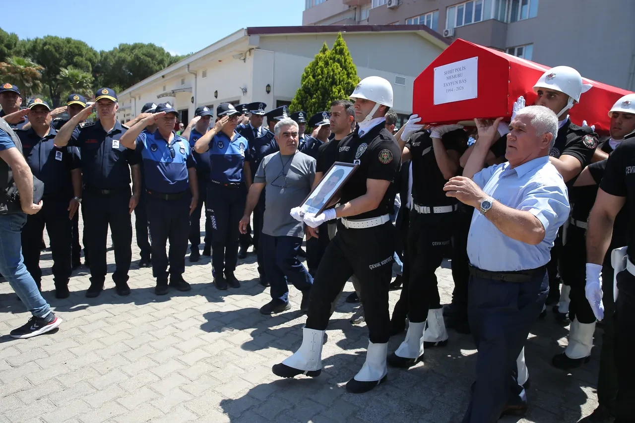 KADES ihbarında astsubayın şehit ettiği polis memuru Tayfun Baş ebediyete uğurlandı! 17 gün önce baba olmuştu: Eşinin sözleri yürek yaktı
