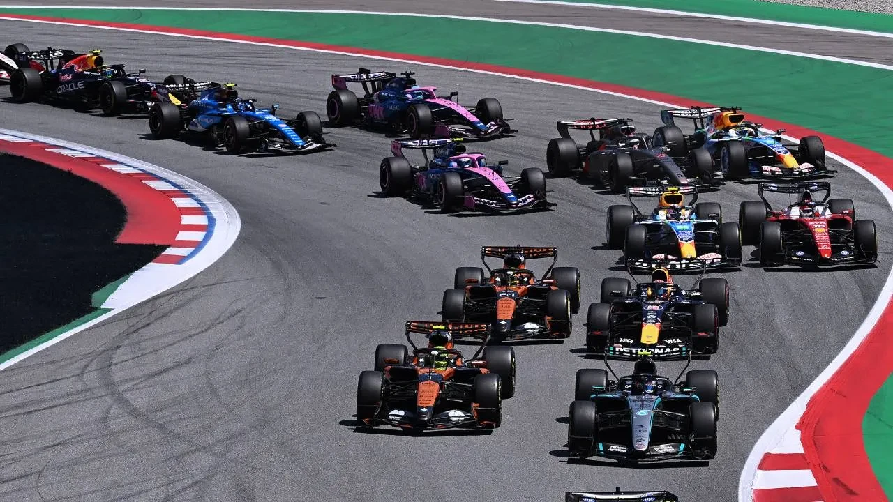 Lewis Hamilton'dan Ferrari'de ilk galibiyet! İngiliz pilot, Barcelona GP'de zafere uzandı