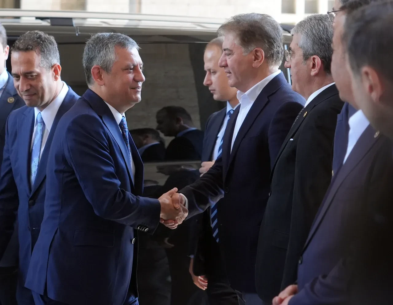 Özgür Özel'in başka yolu kalmadı: Tek seçenek yeni parti