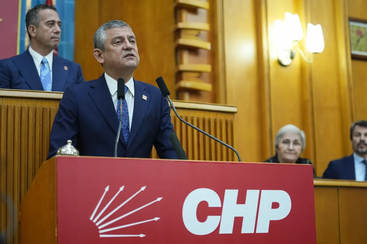 Özgür Özel'in başka yolu kalmadı: Tek seçenek yeni parti