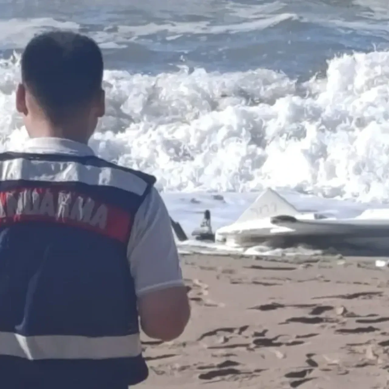 Plaja gidenler görünce korkuya kapıldı: Kapısuyu Plajı'na silahlı insansız hava aracı vurdu