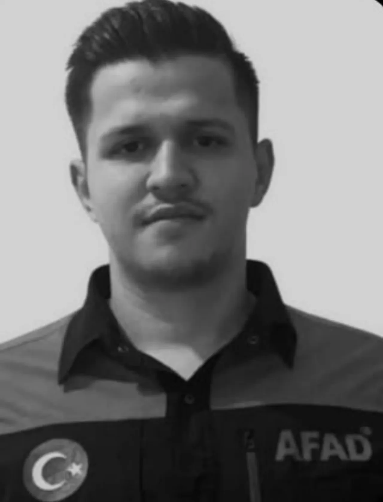 Rize'de arama kurtarma sırasında şehit olan AFAD görevlisine acı veda! Cenaze namazını babası kıldırdı