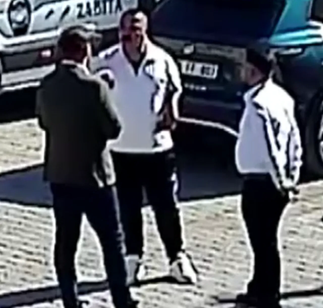 Afyonkarahisar’da CHP'den AK Parti'ye geçen Belediye Başkanı Veysel Topçu'ya neşterli saldırı girişimini partililer önledi!