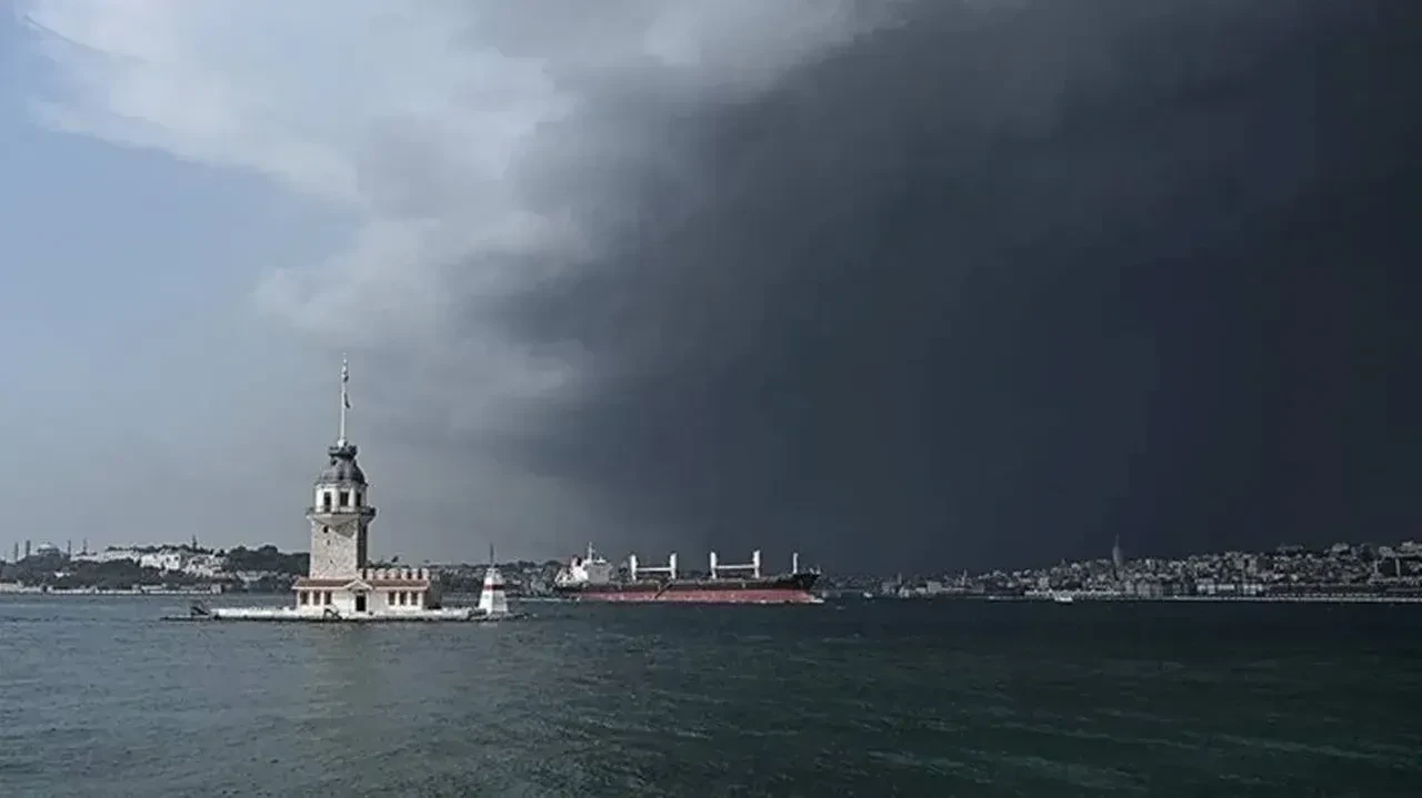 AKOM İstanbul'u gün vererek uyardı! Balkanlar'dan soğuk hava ve sağanak geliyor: Planı olanlar dikkat