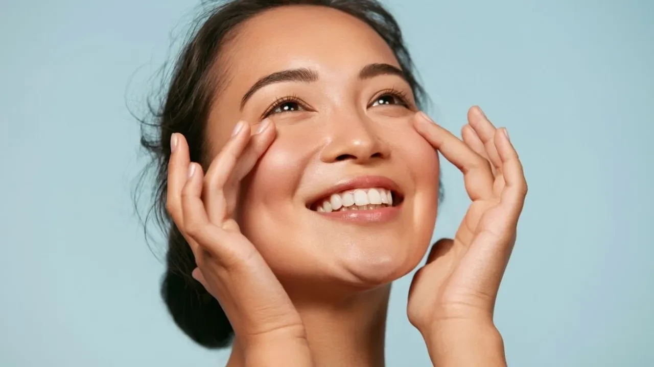 Aynı rutinde asla yan yana gelmemesi gereken cilt bakım aktifleri 2026! Retinol ve C Vitamini cildi nasıl yakar?