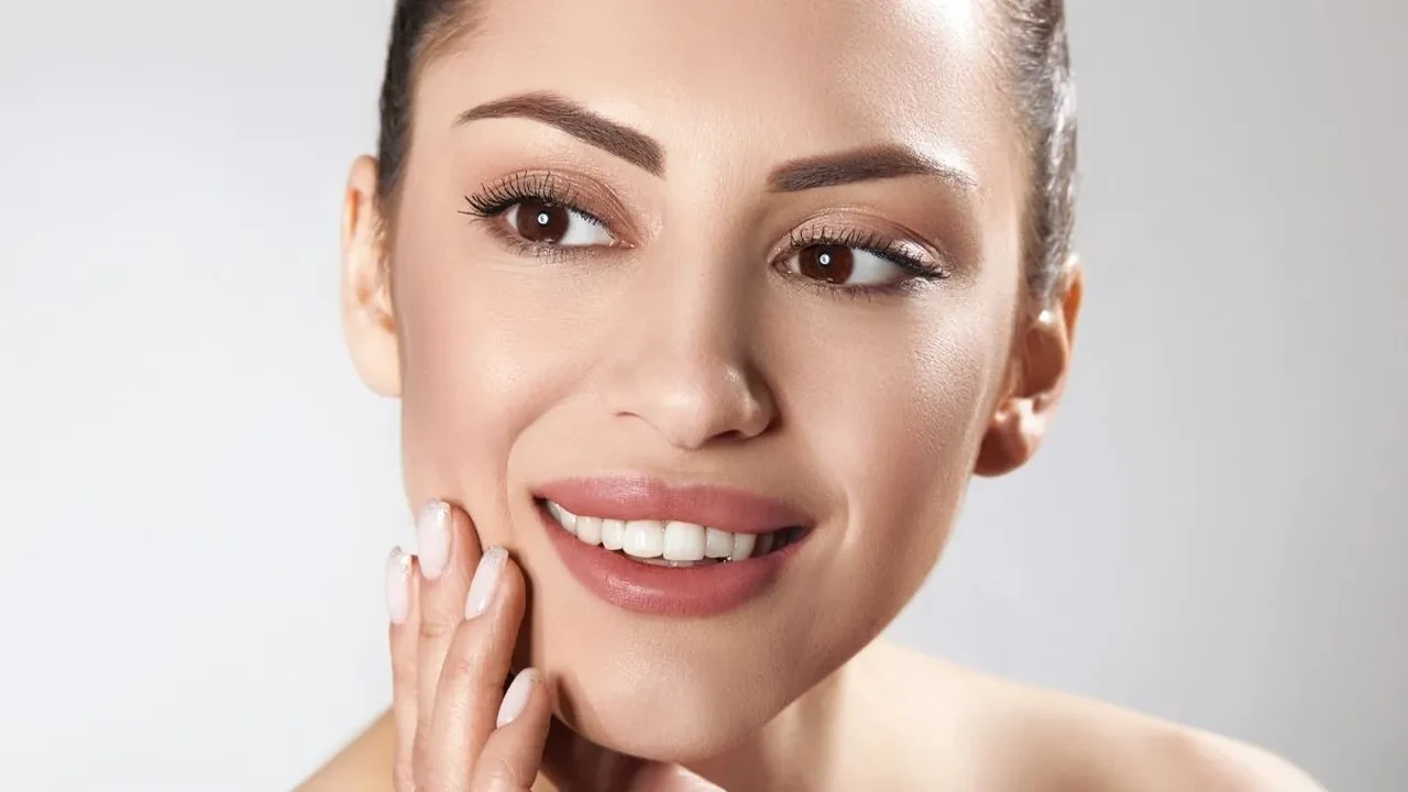 Aynı rutinde asla yan yana gelmemesi gereken cilt bakım aktifleri 2026! Retinol ve C Vitamini cildi nasıl yakar?