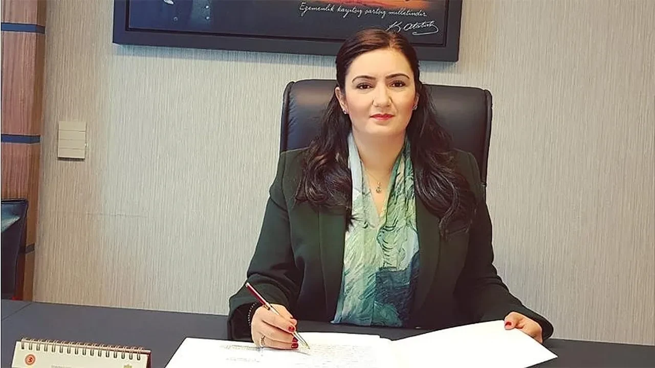 CHP’li vekillerden Özgür Özel’e soğuk duş: Çözülme başladı, yeni parti blöfü elinde patladı