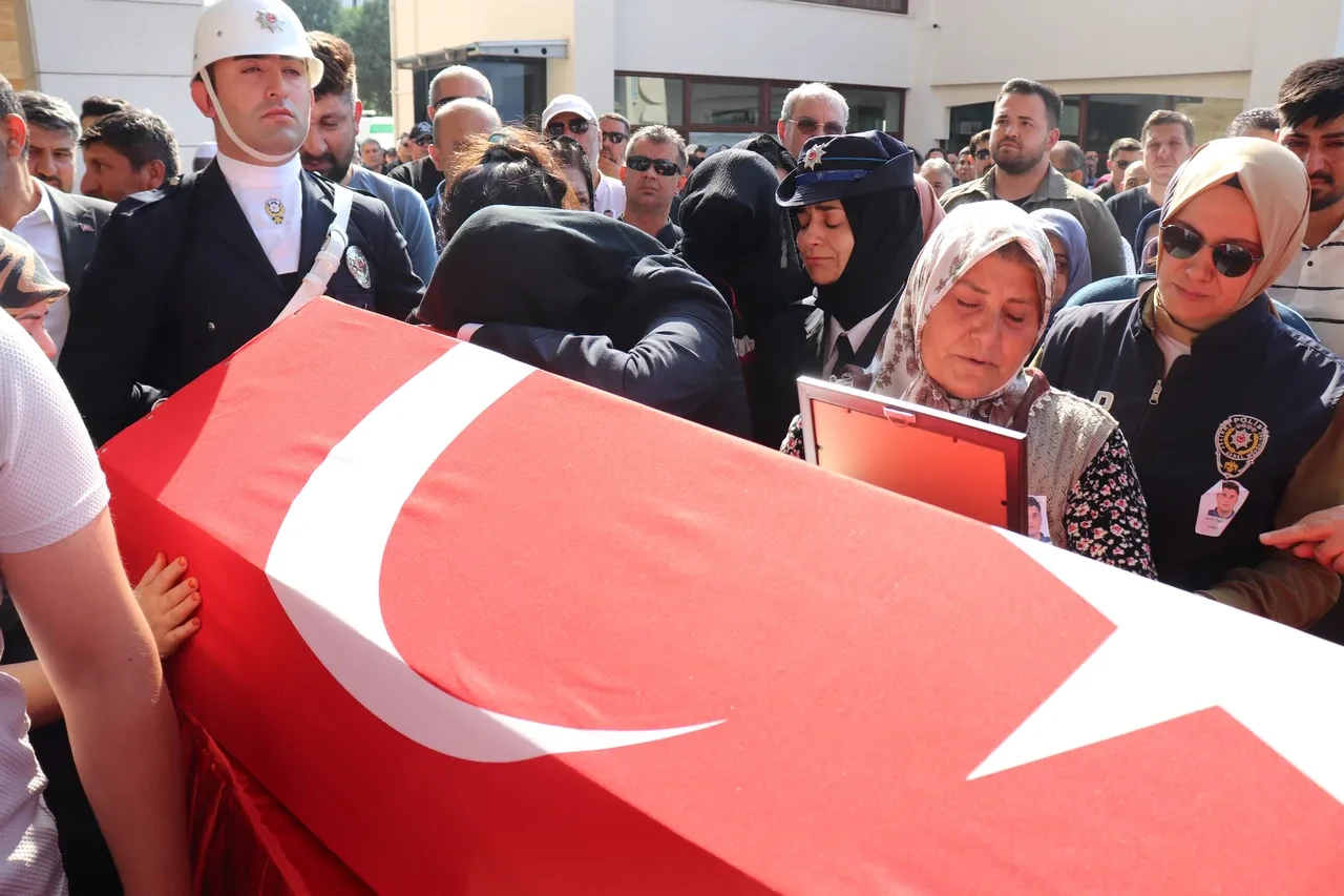 Cumhurbaşkanı Erdoğan'dan şehit polis Tayfun Baş için başsağlığı mesajı