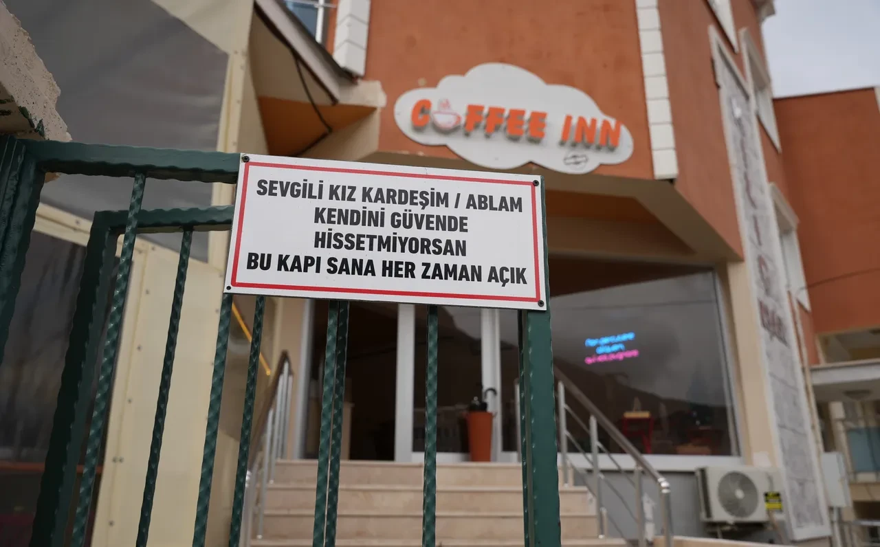 Denizlili esnafın kapısına astığı yazı gündem oldu! Kadın cinayetleri için ilginç farkındalık yöntemi