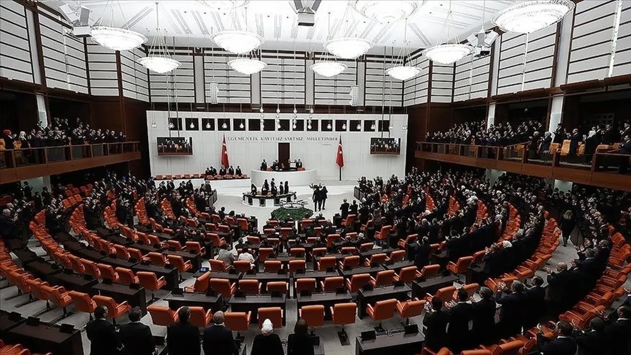 Emeklilere ÖTV’siz araç kanun teklifi 2026 kabul edildi mi, ne zaman çıkacak? Emekliler ÖTV indirimiyle hangi araçları alabilecek?