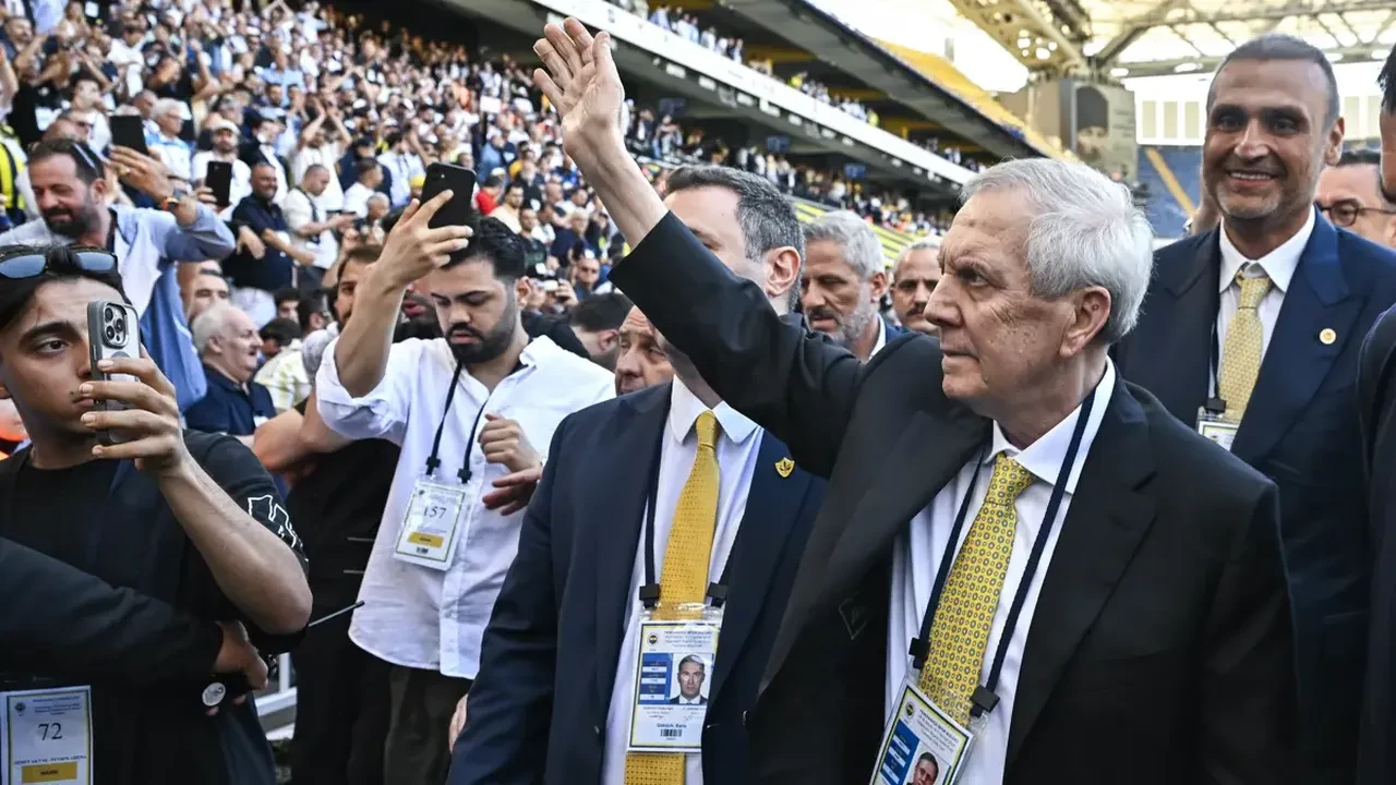 Fenerbahçe'de 'Kocaman' zirve! Yönetim teknik direktör için toplanıyor