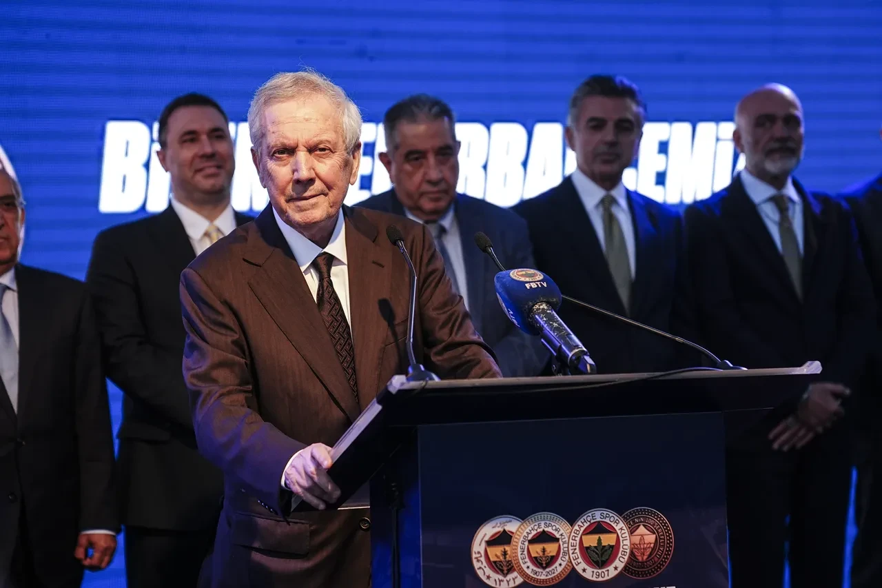 Fenerbahçe'de 'Kocaman' zirve! Yönetim teknik direktör için toplanıyor