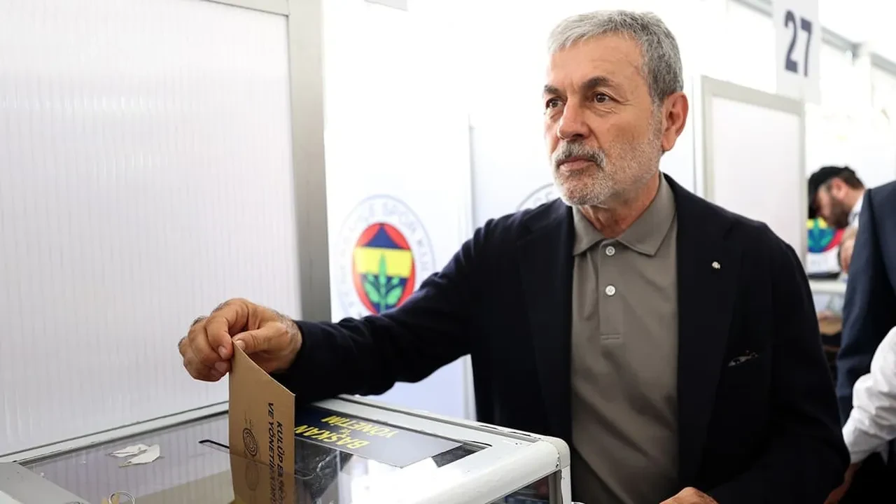 Fenerbahçe'de 'Kocaman' zirve! Yönetim teknik direktör için toplanıyor