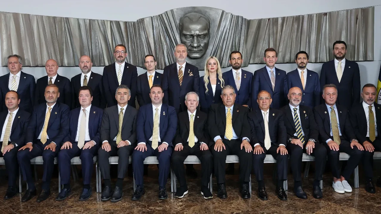 Fenerbahçe'de yöneticilerin görevleri belli oldu! İşte futboldan sorumlu isimler