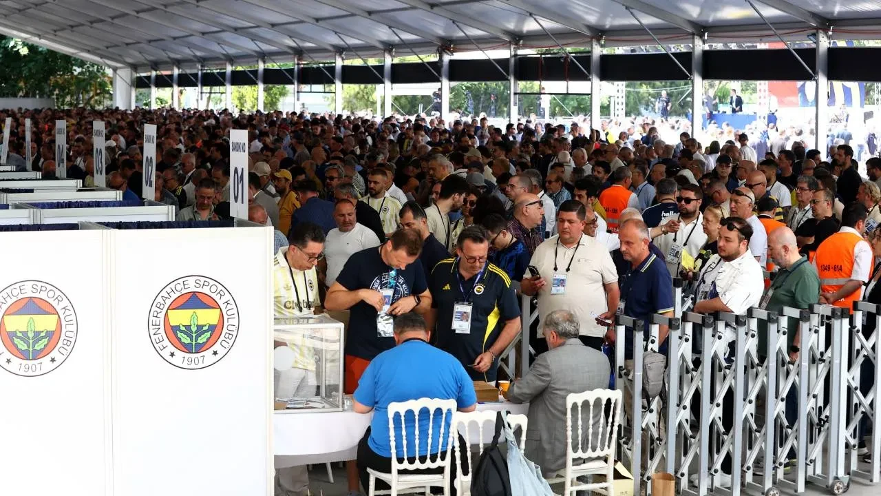 Fenerbahçe'de yöneticilerin görevleri belli oldu! İşte futboldan sorumlu isimler