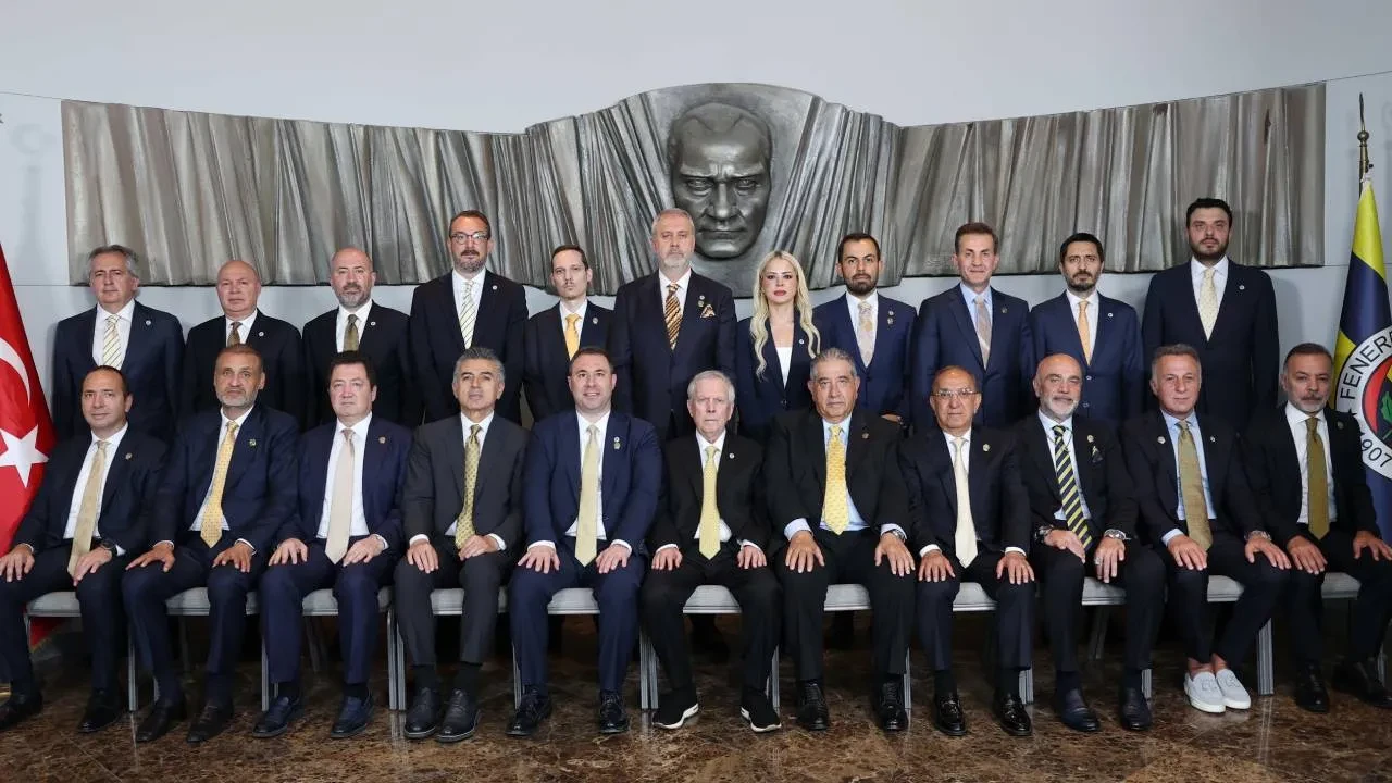 Fenerbahçe'de yöneticilerin görevleri belli oldu! İşte futboldan sorumlu isimler