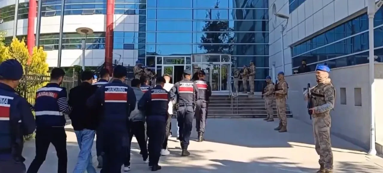 Milyarlarca TL'lik dev vurgun! 34 ilde dolandırıcılık ve yasa dışı bahis operasyonu: Çok sayıda tutuklama var
