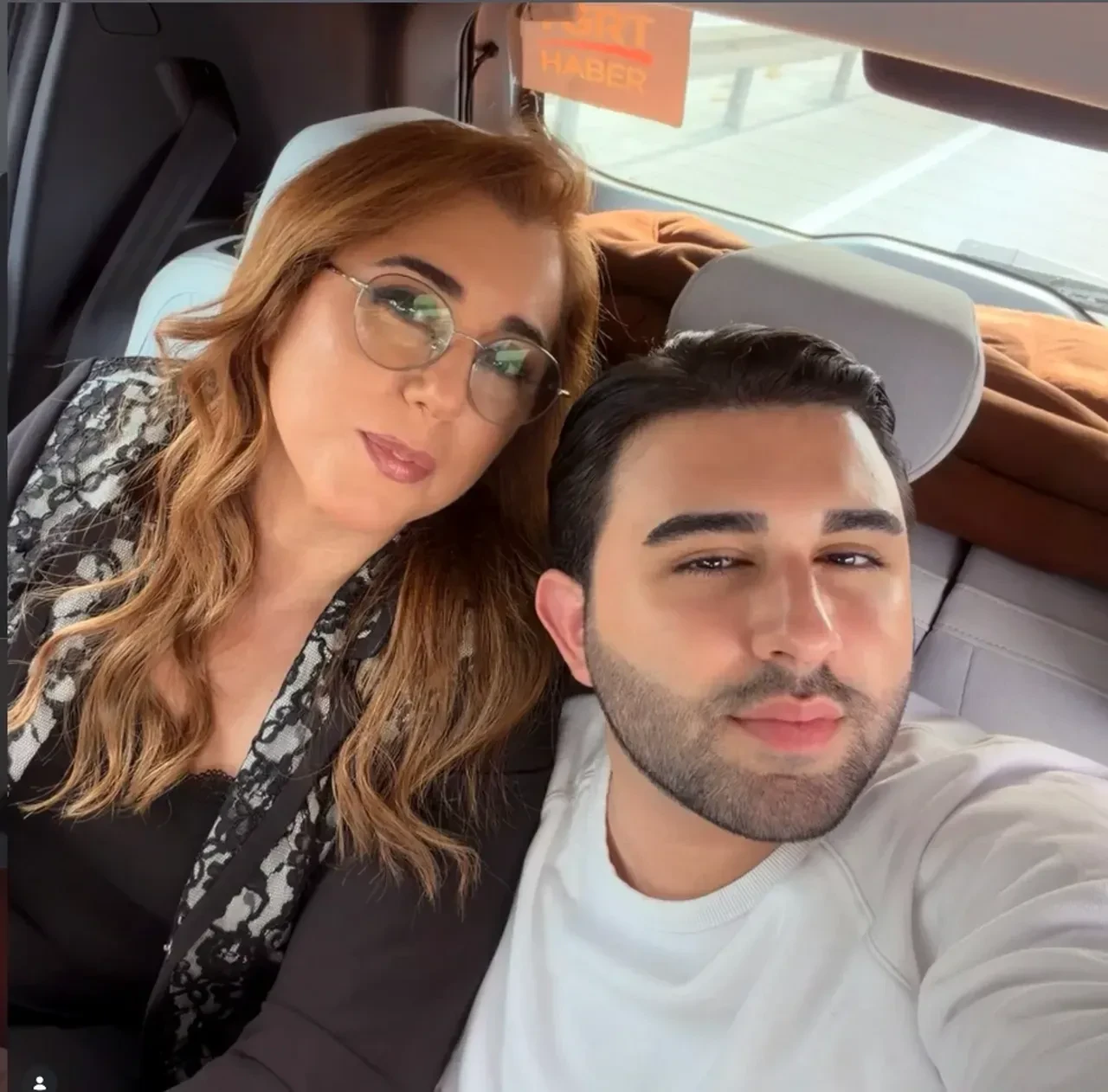 Seher Dilovan'ın oğlu Alan Dere İngilizce şarkı performansıyla beğeni topladı! 