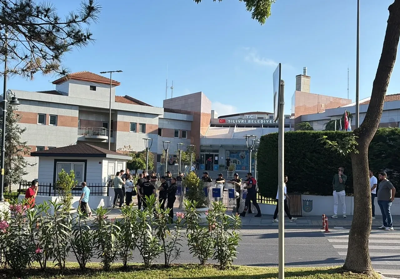 Silivri Belediyesi'ne yolsuzluk soruşturması: 18 şüpheli adliyeye sevk edildi