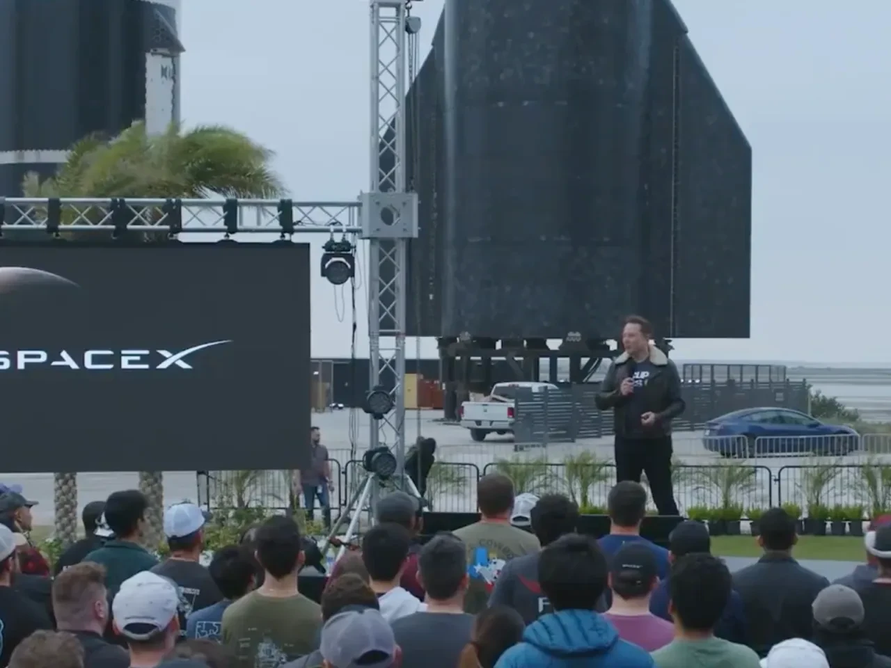 SpaceX temizlik görevlilerini bile bir gecede milyoner yaptı!