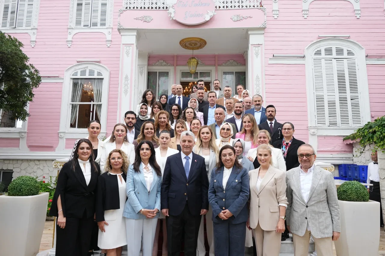 Ticaret Bakanı Ömer Bolat USİKAD derneğinin İş Dünyası İstişare toplantısında kadın girişimcilerle bir araya geldi!