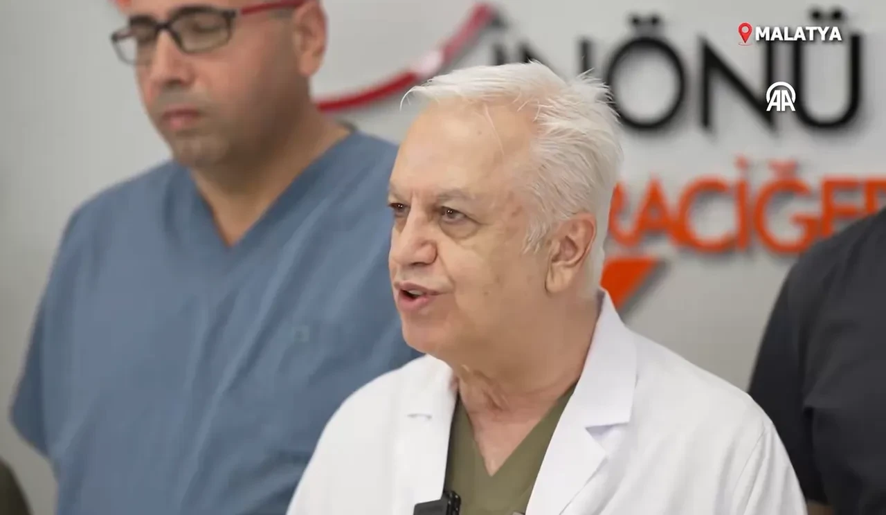 Tıp tarihinde bir ilk: Malatya’da 8’li çapraz karaciğer nakliyle dünya rekoru kırıldı!