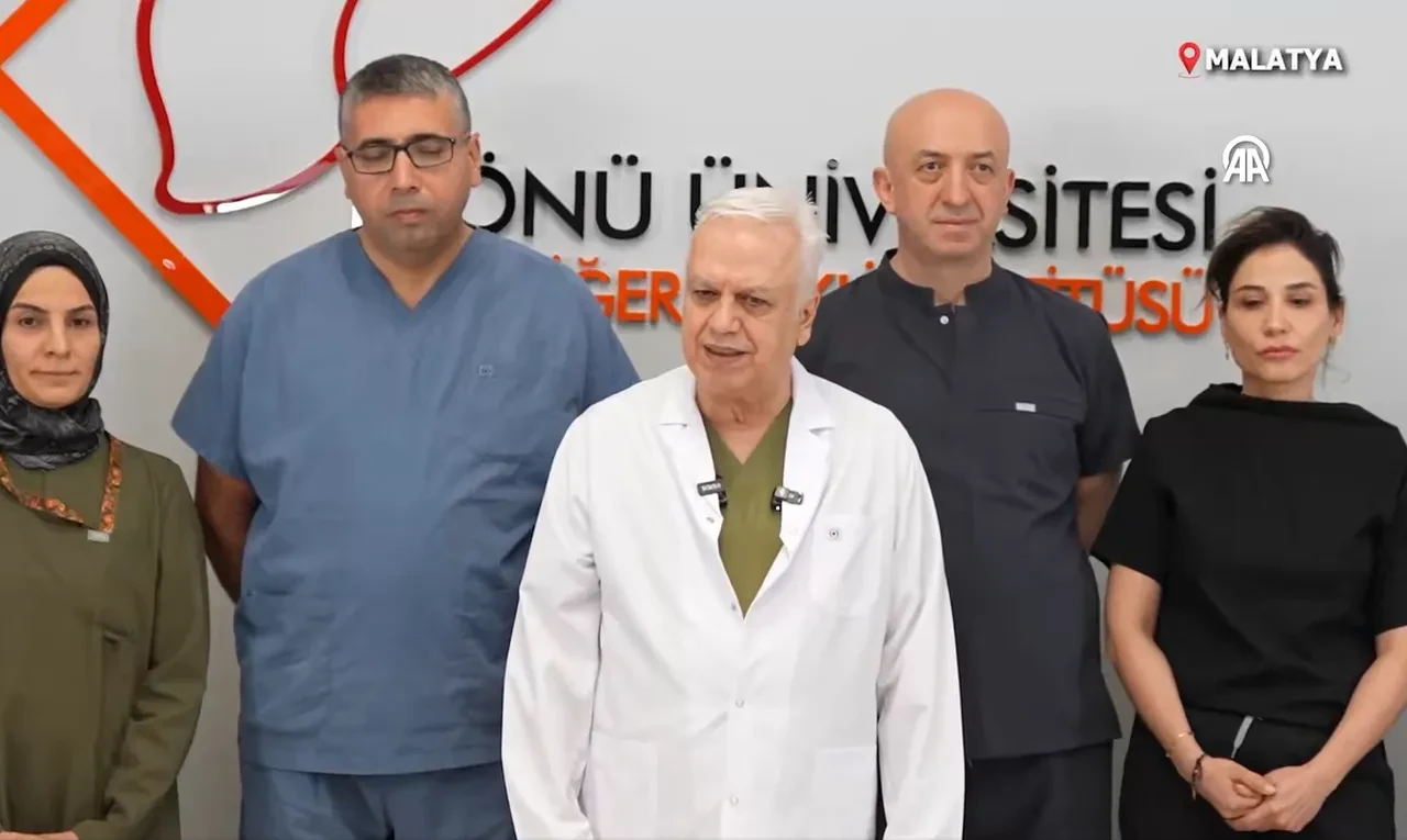 Tıp tarihinde bir ilk: Malatya’da 8’li çapraz karaciğer nakliyle dünya rekoru kırıldı!