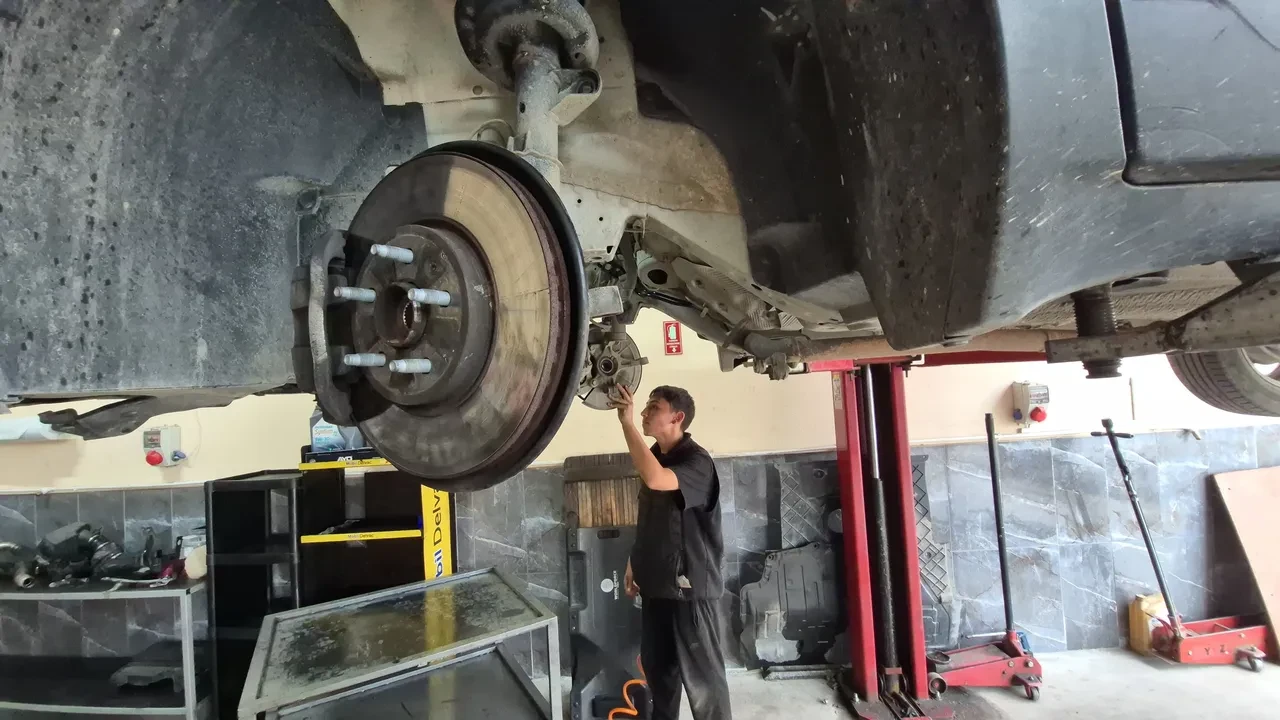 Uzun yola çıkmadan önce arabanızda mutlaka kontrol etmeniz gereken 3 parça: 20 yıllık motor ustası tek tek sıraladı