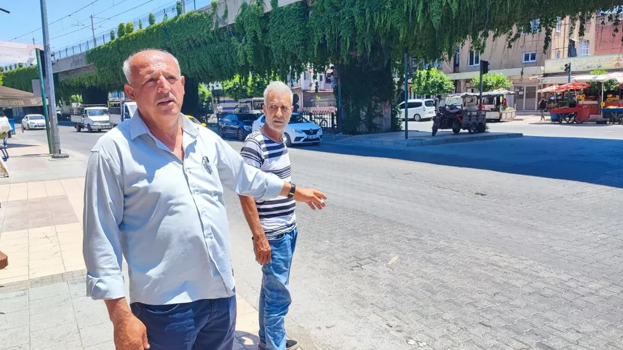 Adana'da feci kaza! 4 yaşındaki Halil iki aracın altında kaldı sürücülerden biri kaçtı diğeri hastaneye yetiştirdi