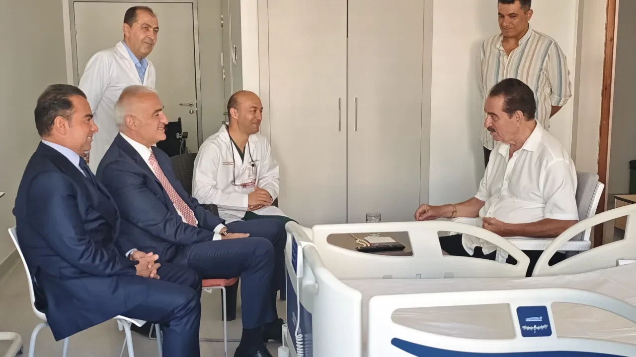 Bakan Ersoy'dan İbrahim Tatlıses'e geçmiş olsun ziyareti