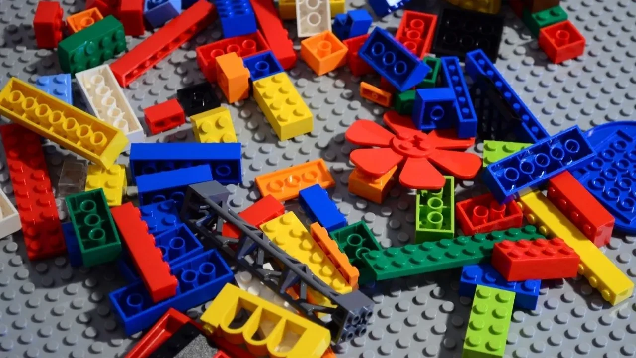 Çocukların odasındaki o dağınık ve küçük lego parçalarını toplamayı eğlenceli hale getiren düzen sistemleri 2026!