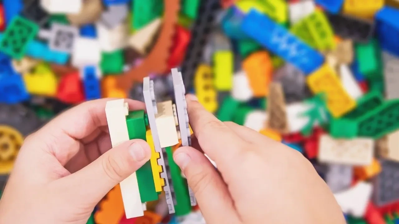 Çocukların odasındaki o dağınık ve küçük lego parçalarını toplamayı eğlenceli hale getiren düzen sistemleri 2026!
