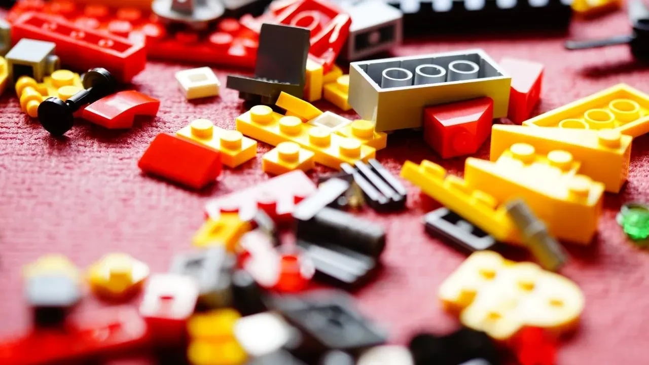 Çocukların odasındaki o dağınık ve küçük lego parçalarını toplamayı eğlenceli hale getiren düzen sistemleri 2026!