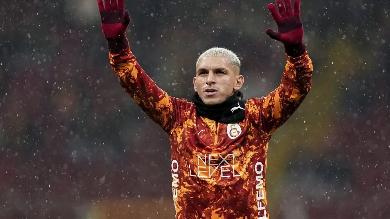 Devrim Özkan ve Deniz Can Aktaş'ın beraber görüntülenmesine inanamadı! Lucas Torreira sessiz kalamadı