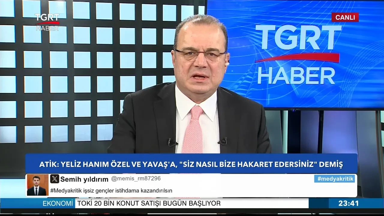 Fatih Atik o protestoyu canlı yayında anlattı! İzmir uçağında Özgür Özel ve Mansur Yavaş’a sesler yükseldi: 'Atatürk'ün partisini pavyonlara düşürdünüz!'