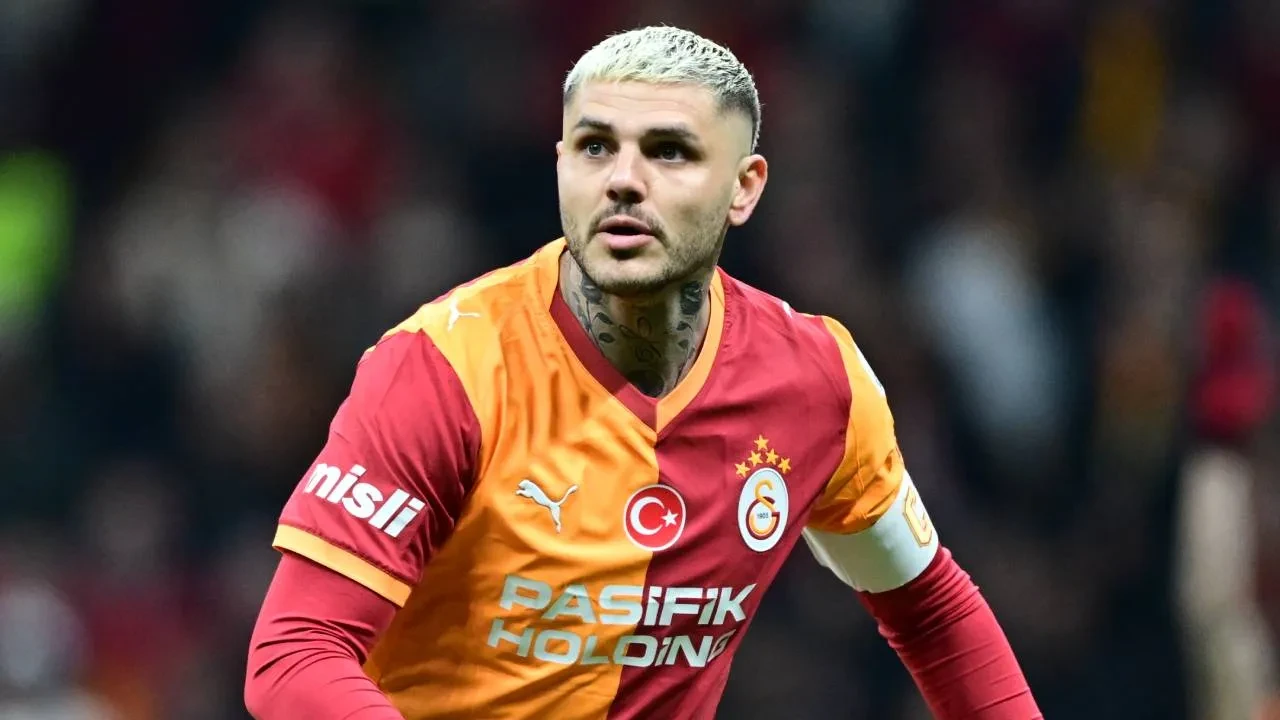 Galatasaray, dünyaca ünlü golcünün peşinde! Okan Buruk, Osimhen ile birlikte oynatmak istiyor