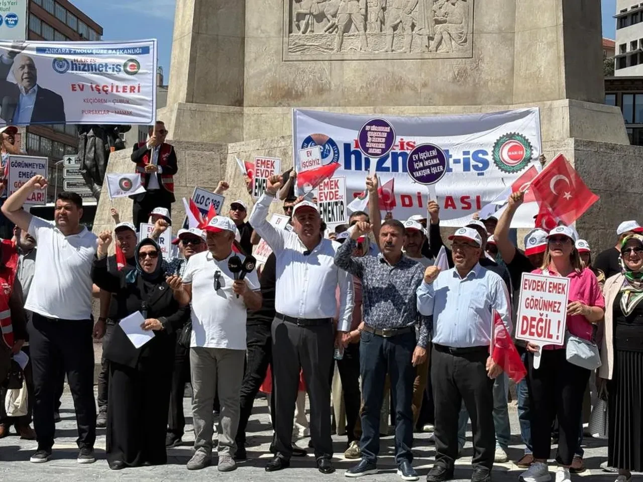 HAK-İŞ: 'Ev işi de iştir, ev işçisi de işçidir'