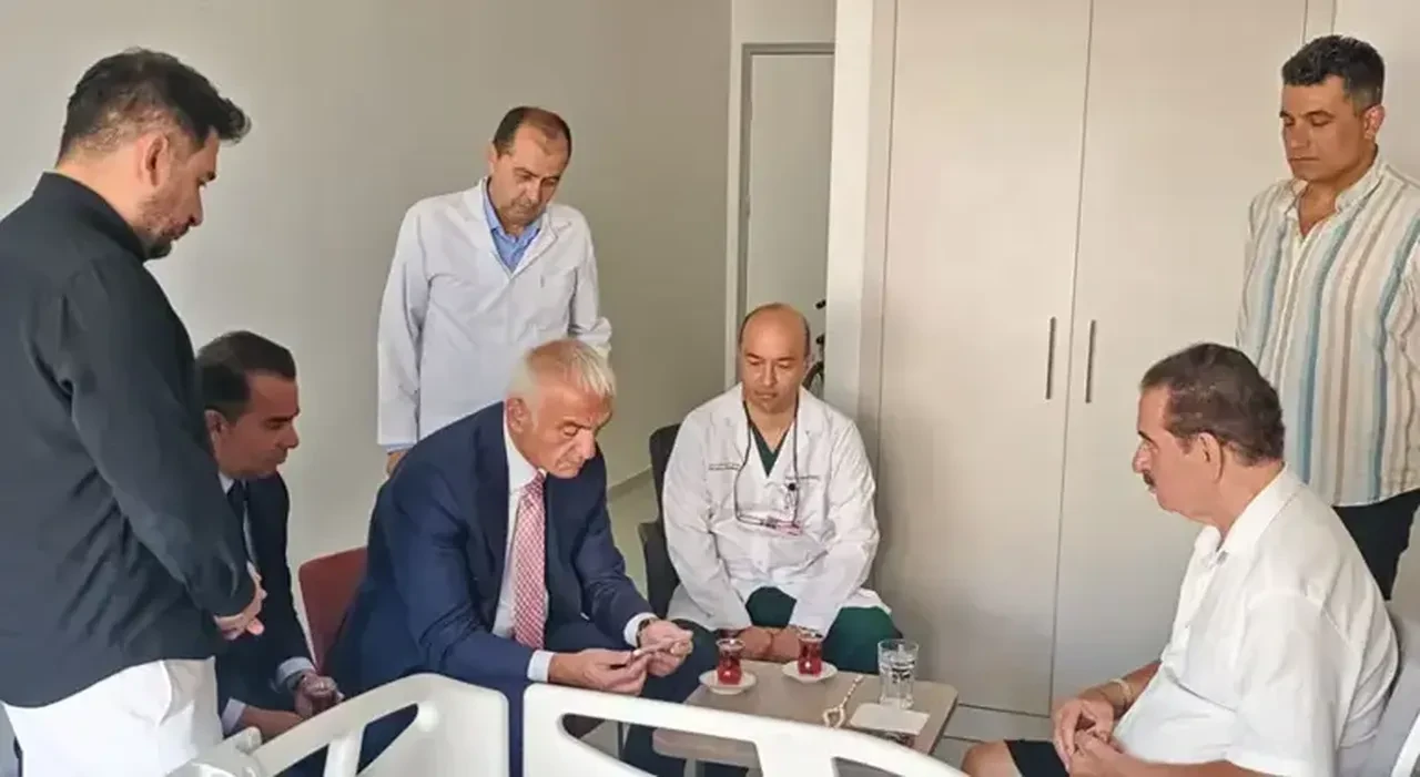 İbrahim Tatlıses'e moral dopingi! Hastane günlerine çiğ köfteli sürpriz damga vurdu