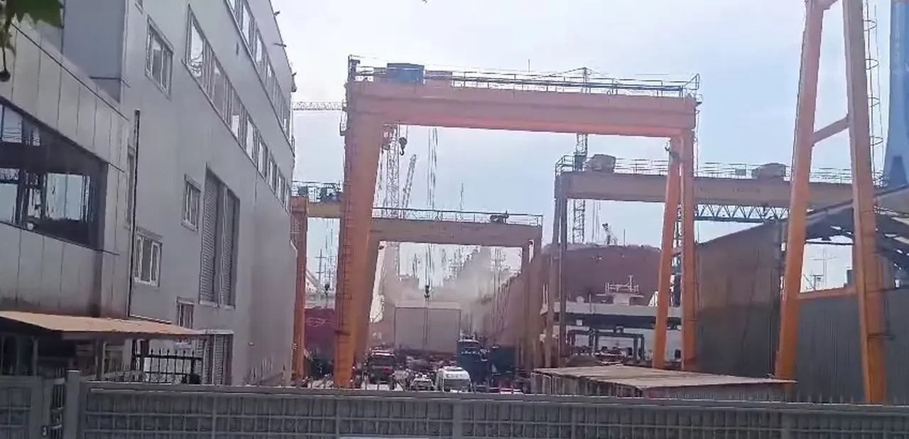 İstanbul'da gemi yangını! Ekipler sevk edildi