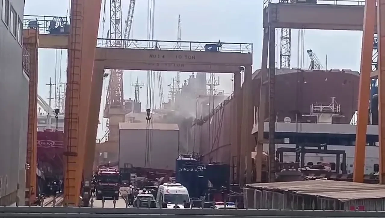 İstanbul'da gemi yangını! Ekipler sevk edildi