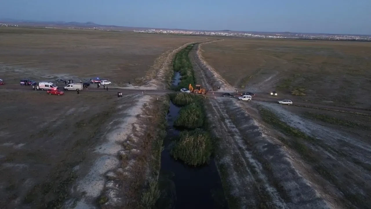 Karaman'da tarım işçisi aile feci kazada parçalandı: Otomobil dereye devrildi, 3 çocuk can verdi!
