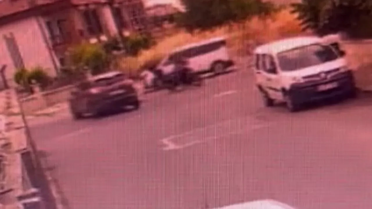Otomobille motosiklet karşıdan çarpıştı! İşte saniye saniye kaza anı