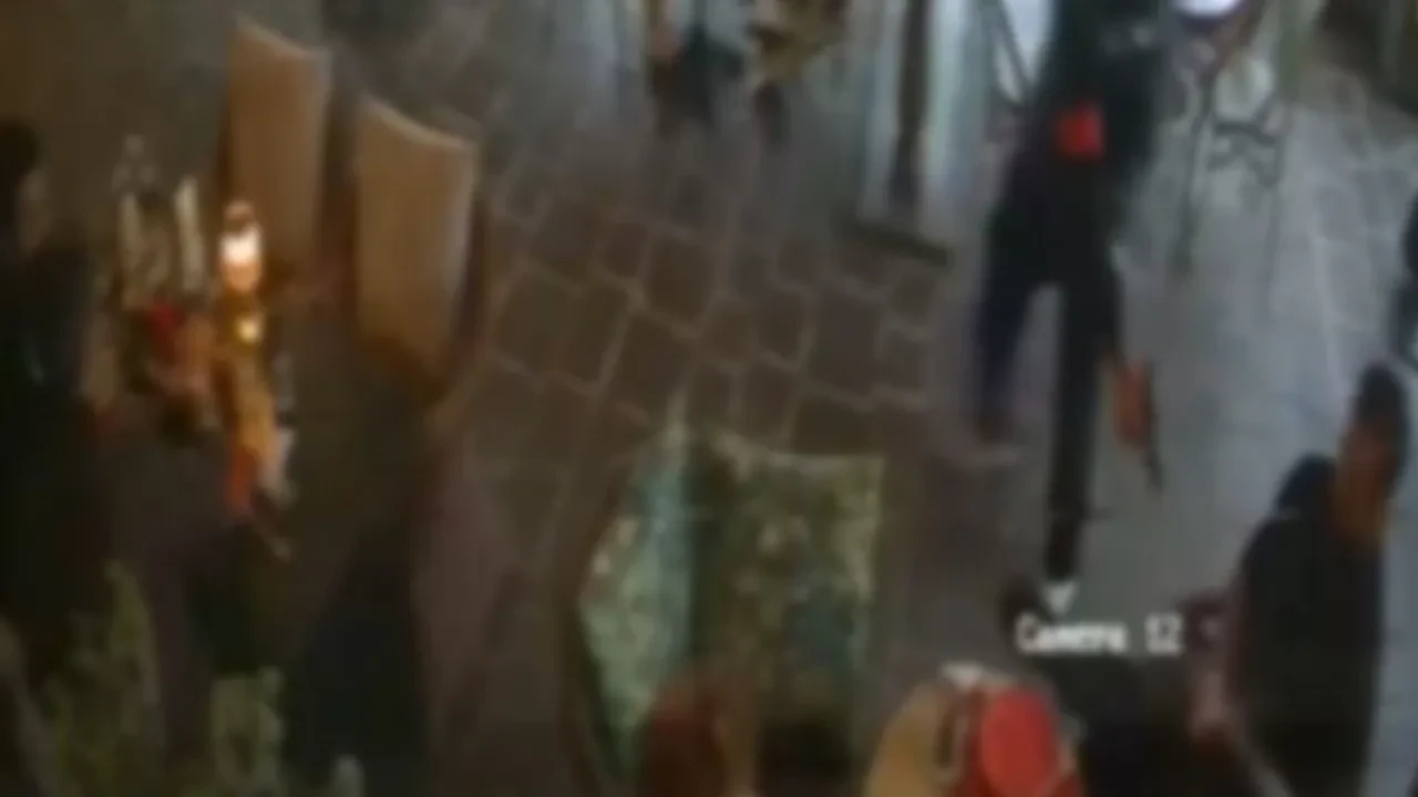 Sarıyer'de AVM'de silahlı saldırı: 'Dövmen çok güzel' dedi, kurşun yağdırdı!