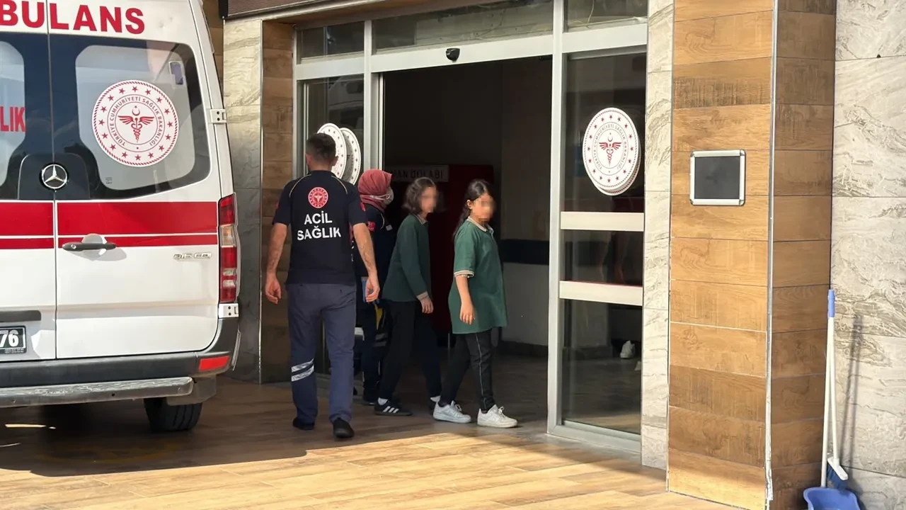 Trabzon'da ortaokulda zehirlenme şüphesi: 12 öğrenci tedavi altında